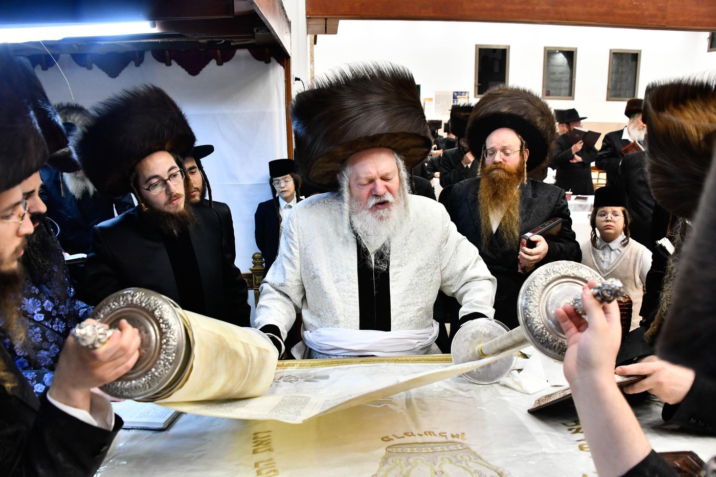 האדמו"ר מפרמישלאן בקריאת משנה תורה