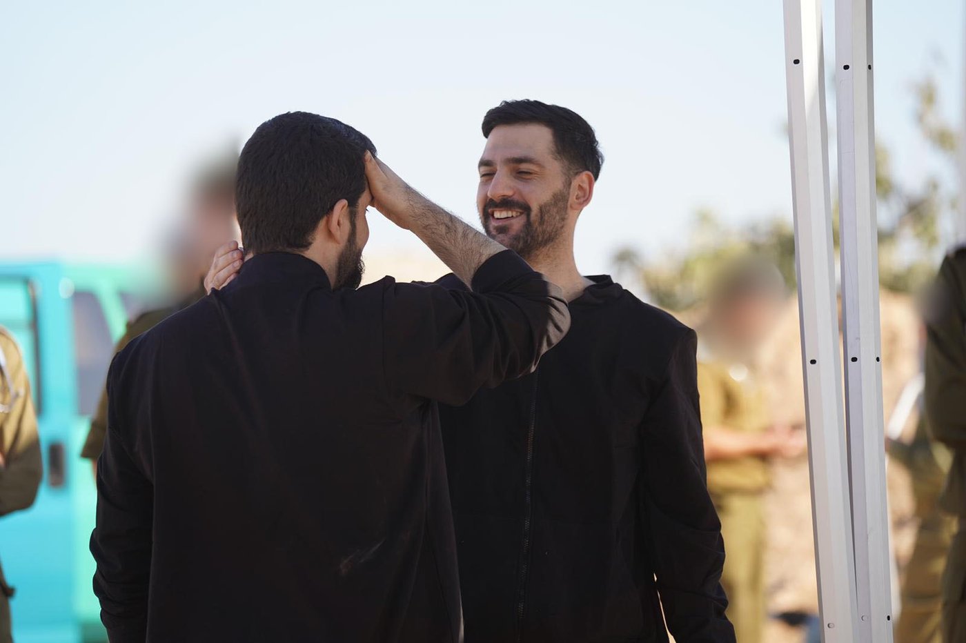 האחים גלי וזיו ברמן המפגש ראשון אחרי הנתק בשבי