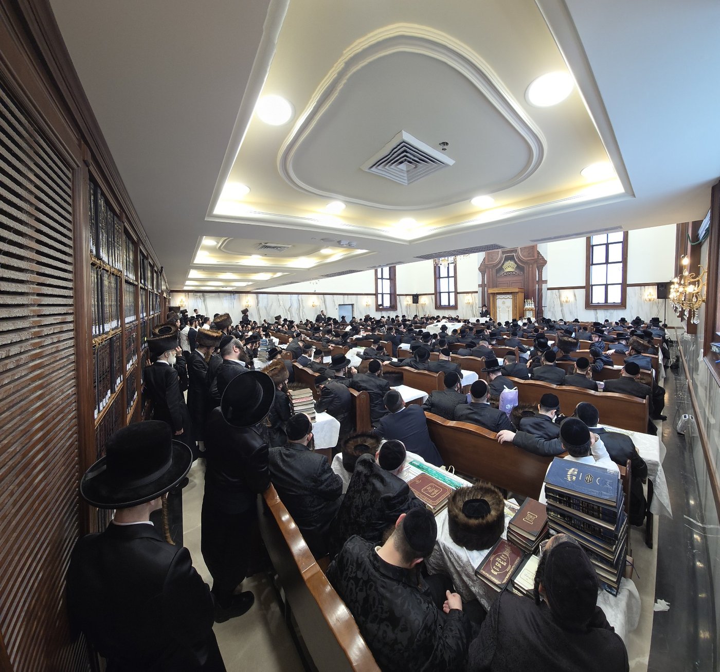 הגר"ז כהן בביה"כ בעלזא באשדוד