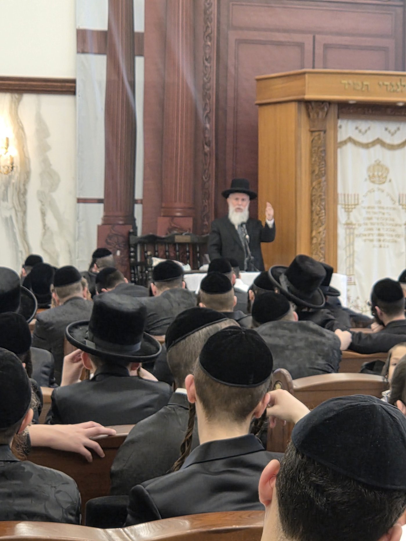 הגר"ז כהן בביה"כ בעלזא באשדוד