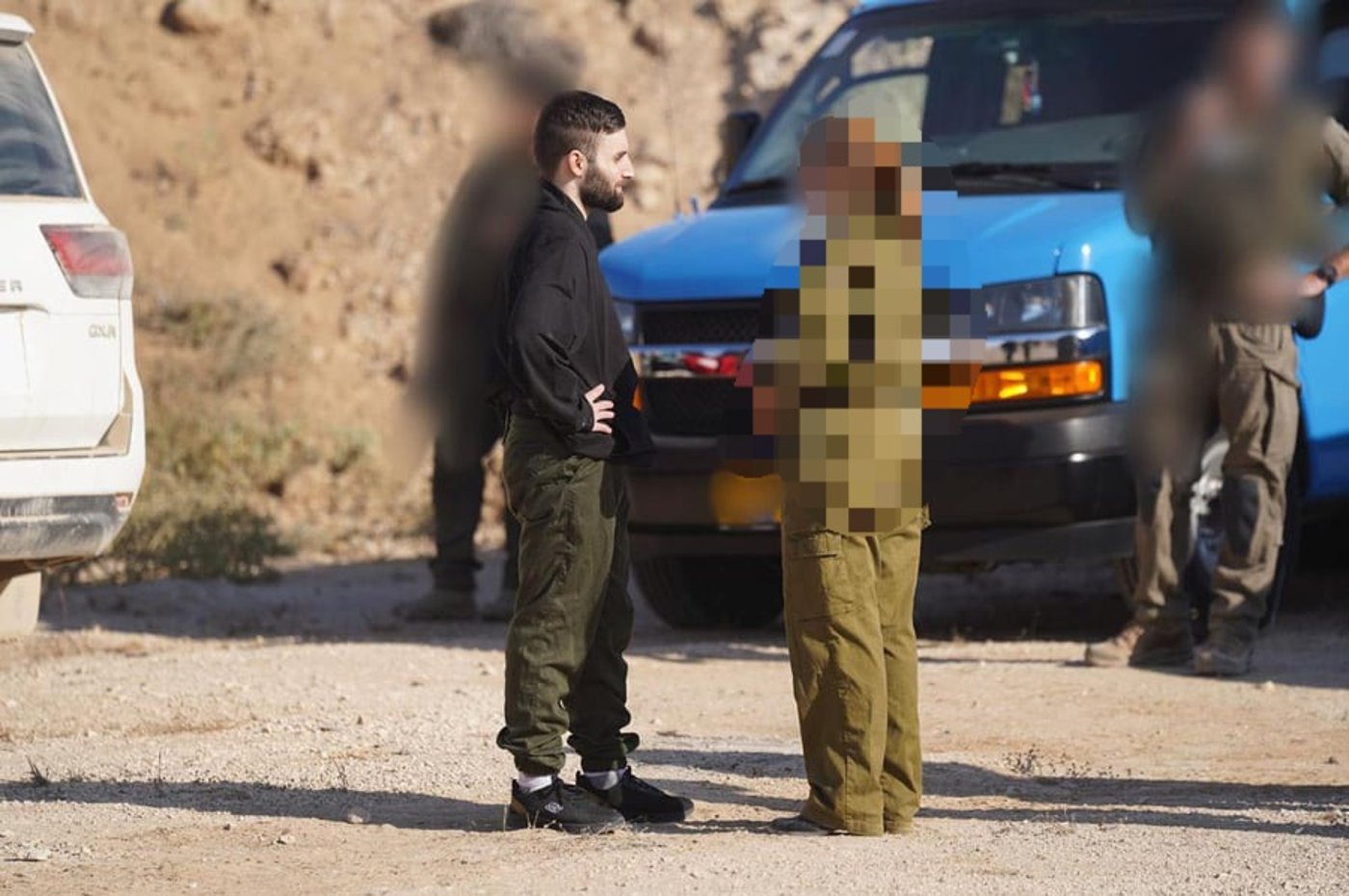מתן אנגרסט עם נציגי צה"ל