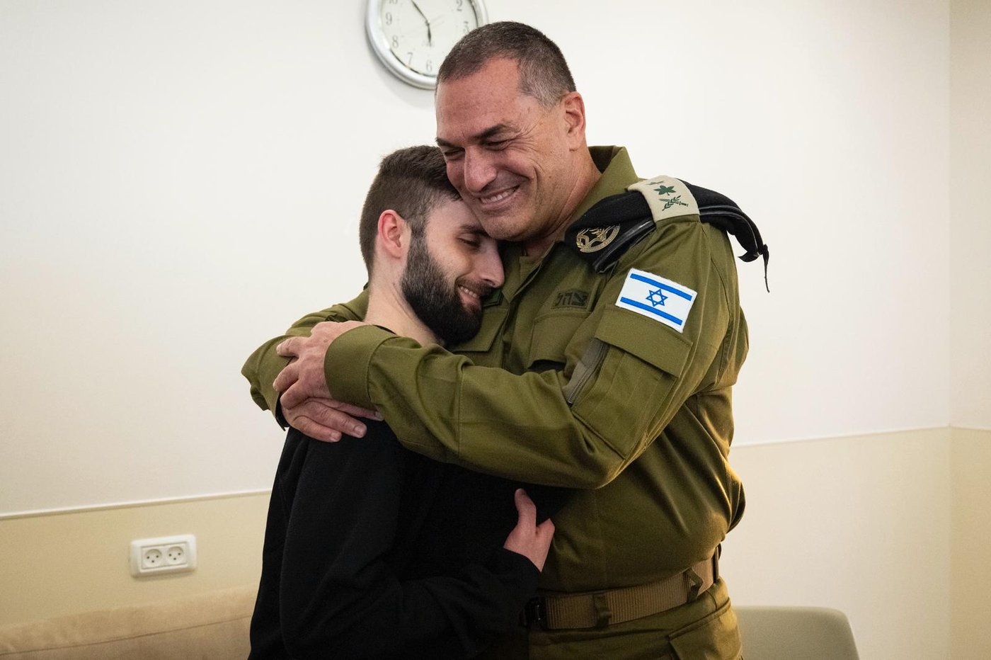 מתן אנגרסט בהלווית מפקדו הי"ד: "אני מוכן להיכנס לעזה כדי להחזיר חללים"