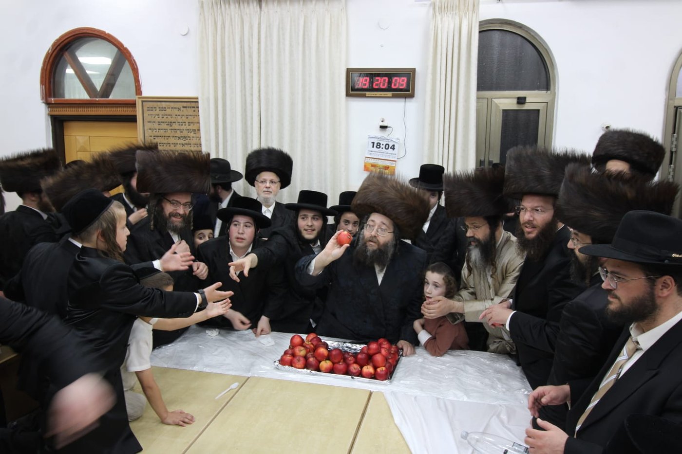 ירח האיתנים בחצה"ק צאנז ז'מיגראד