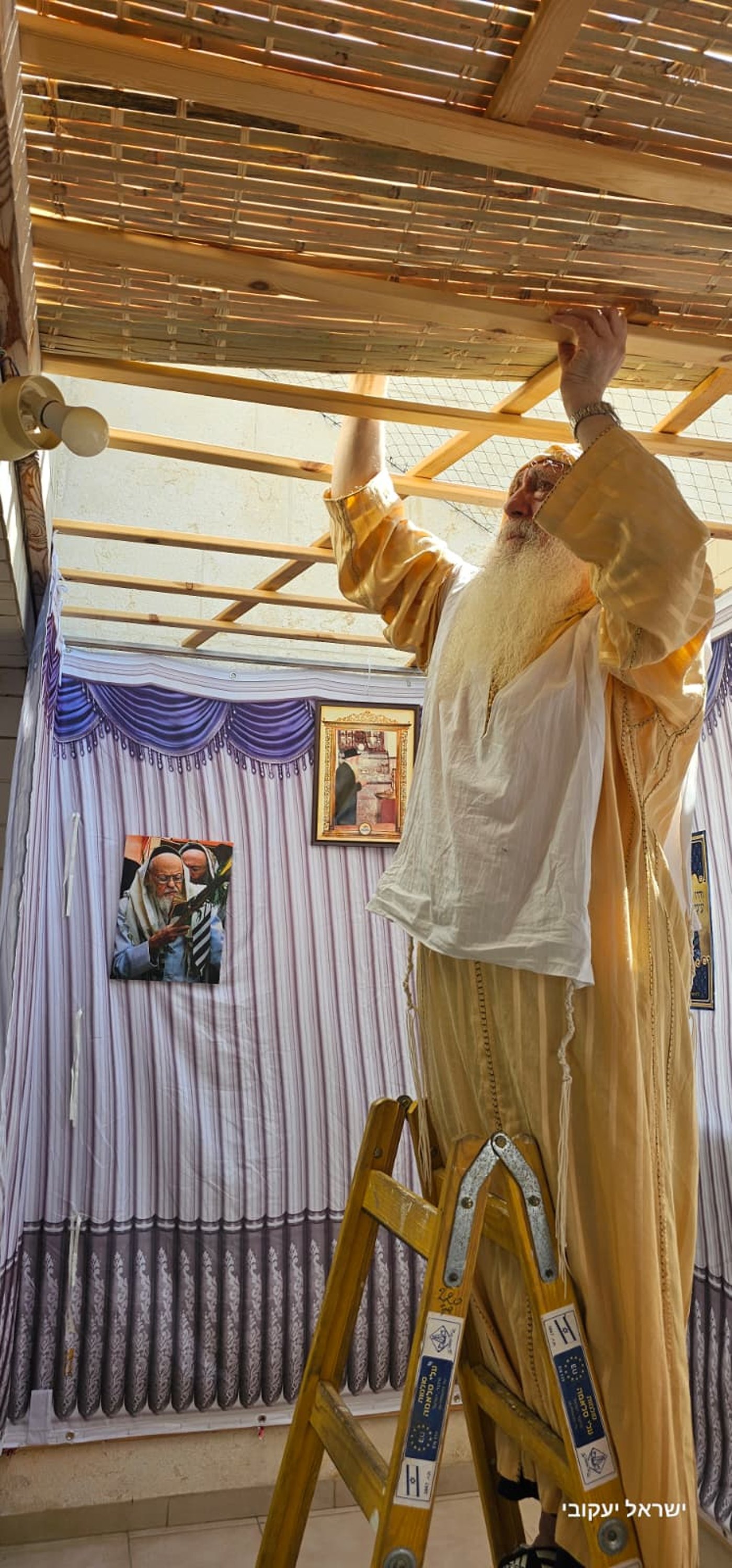 חג הסוכות אצל האדמו"ר רבי דוד חנניה פינטו 