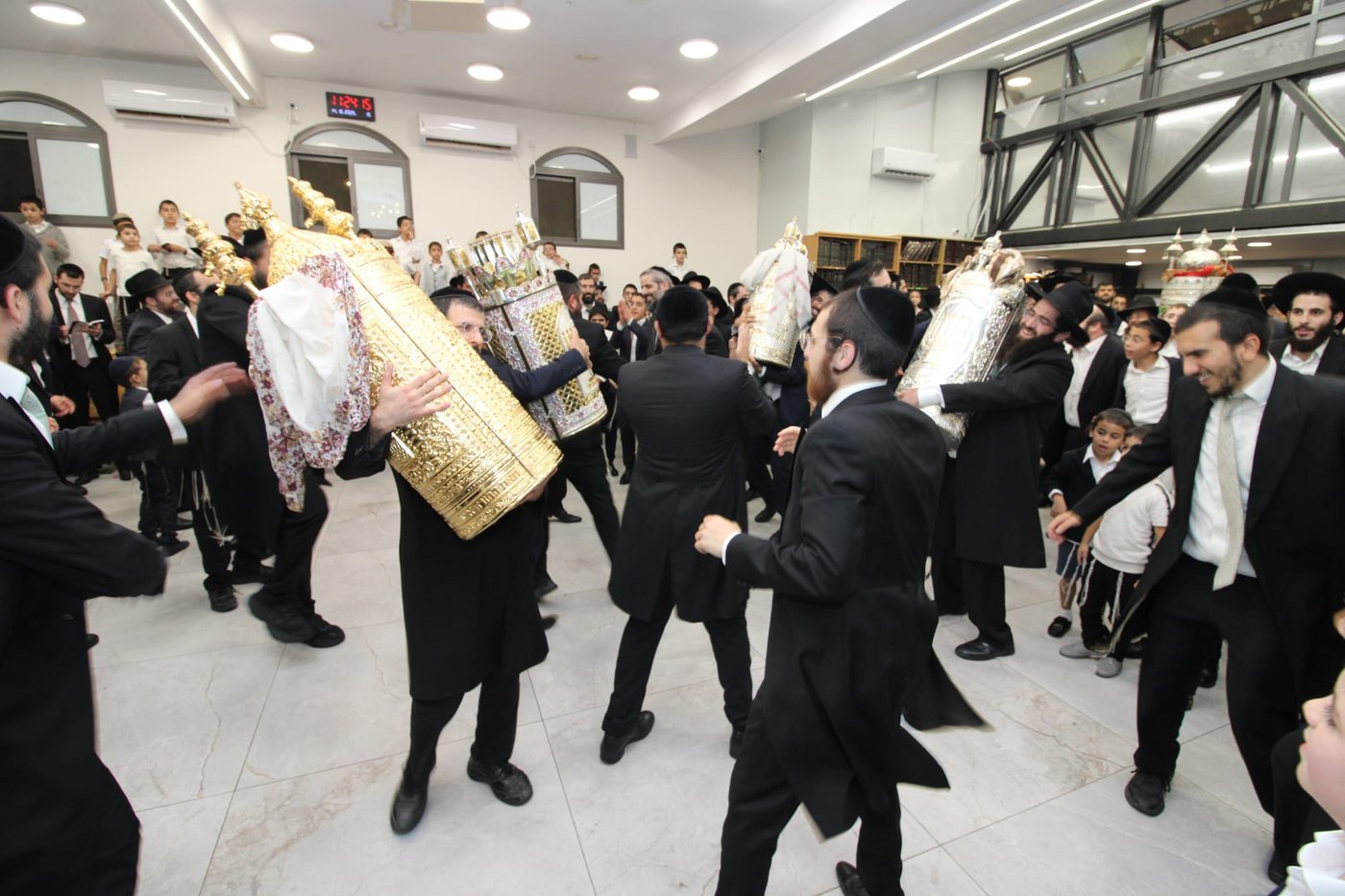 הקפות שניות בקהילה המרכזית בבני ברק