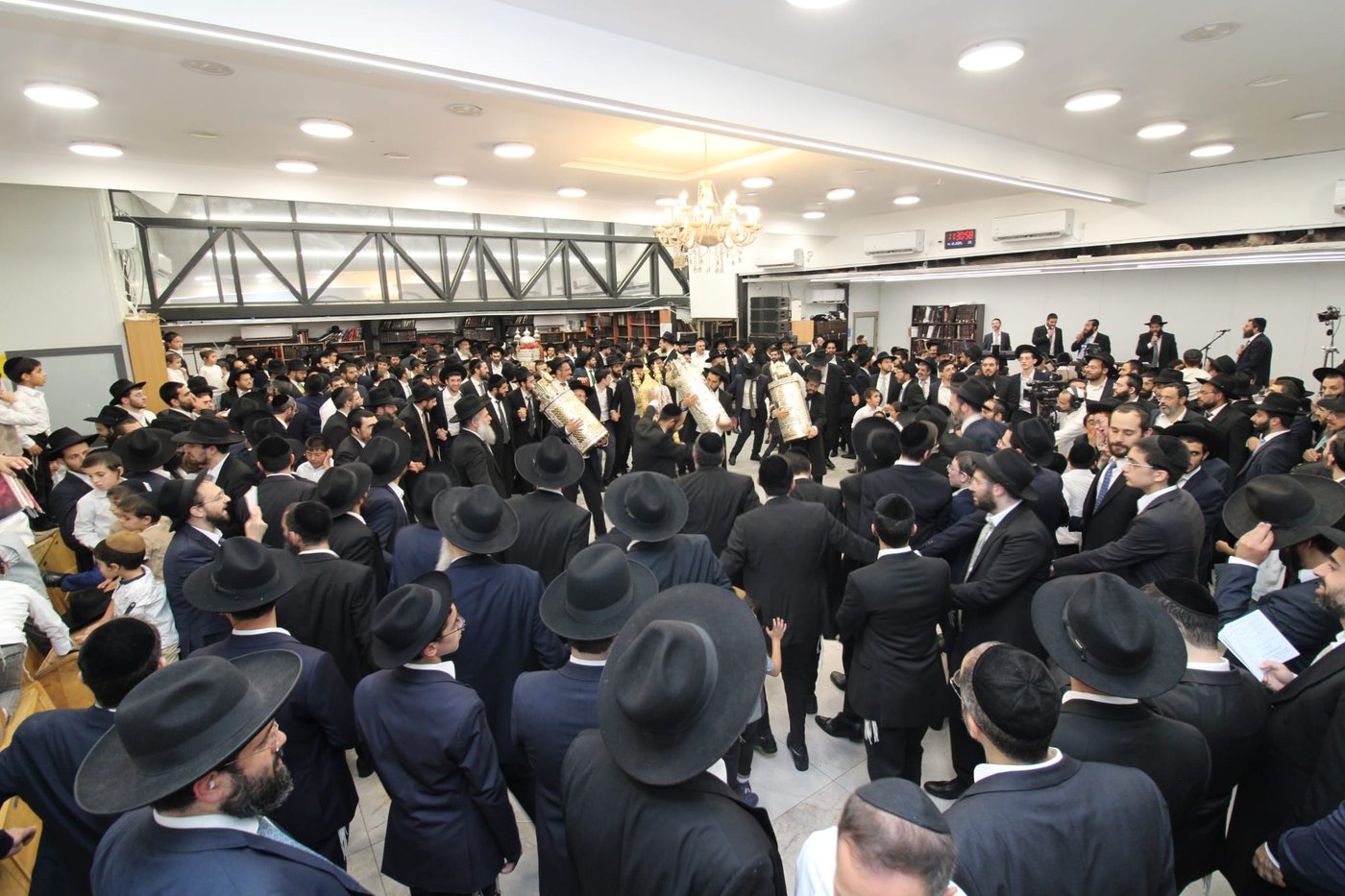 הקפות שניות בקהילה המרכזית בבני ברק