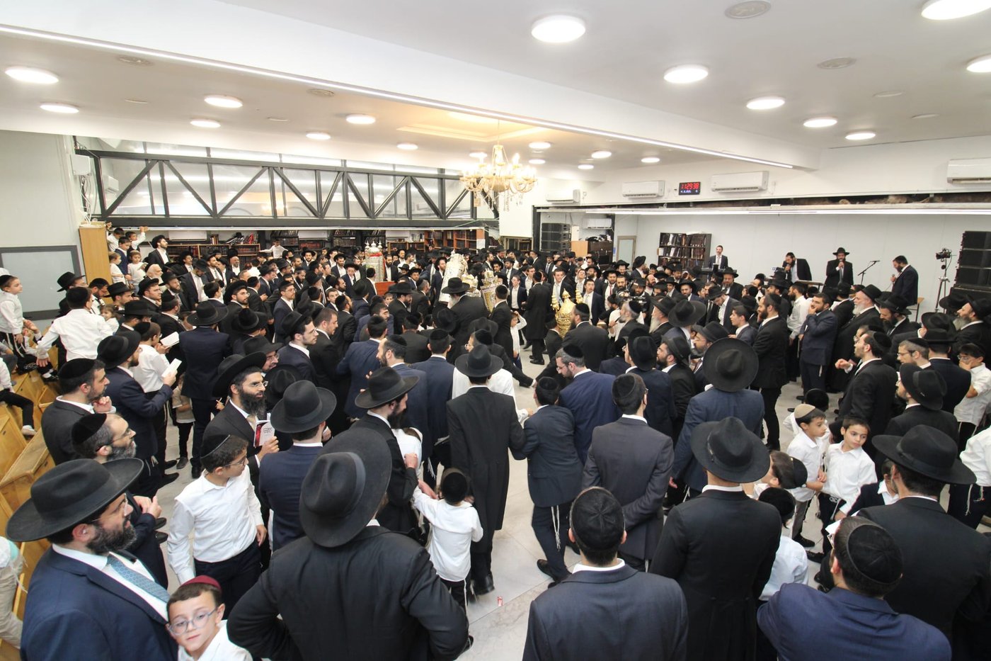 הקפות שניות בקהילה המרכזית בבני ברק