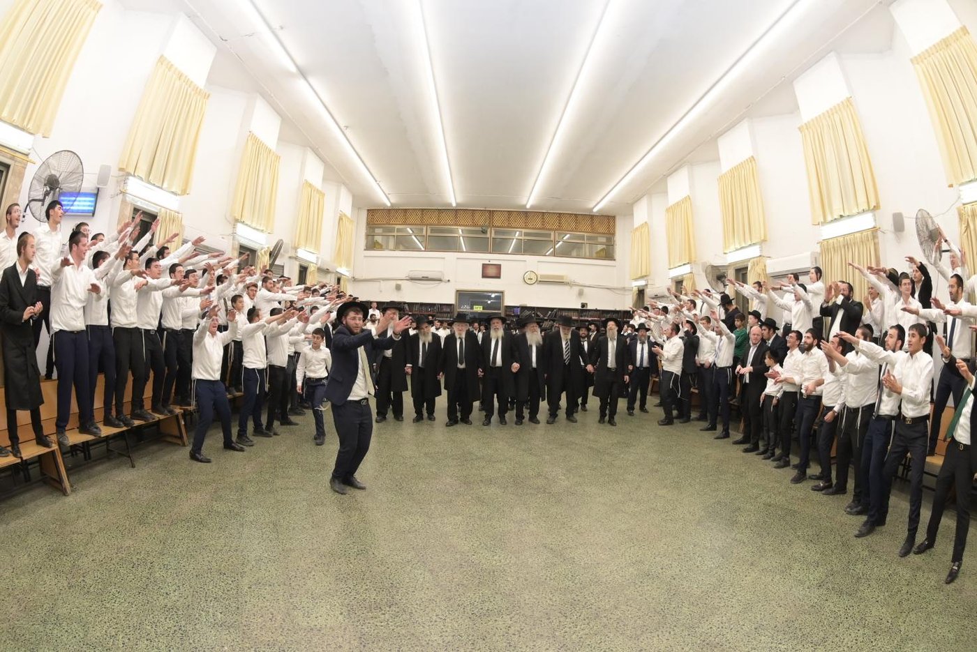 הקפות שניות בישיבת 'שכר שכיר'