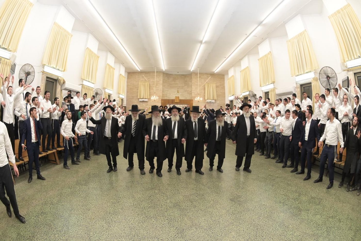 הקפות שניות בישיבת 'שכר שכיר'