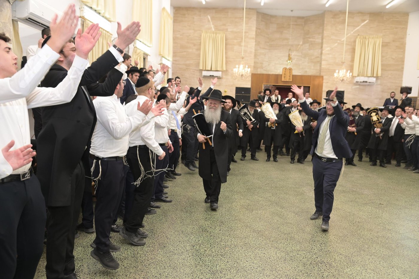 הקפות שניות בישיבת 'שכר שכיר'