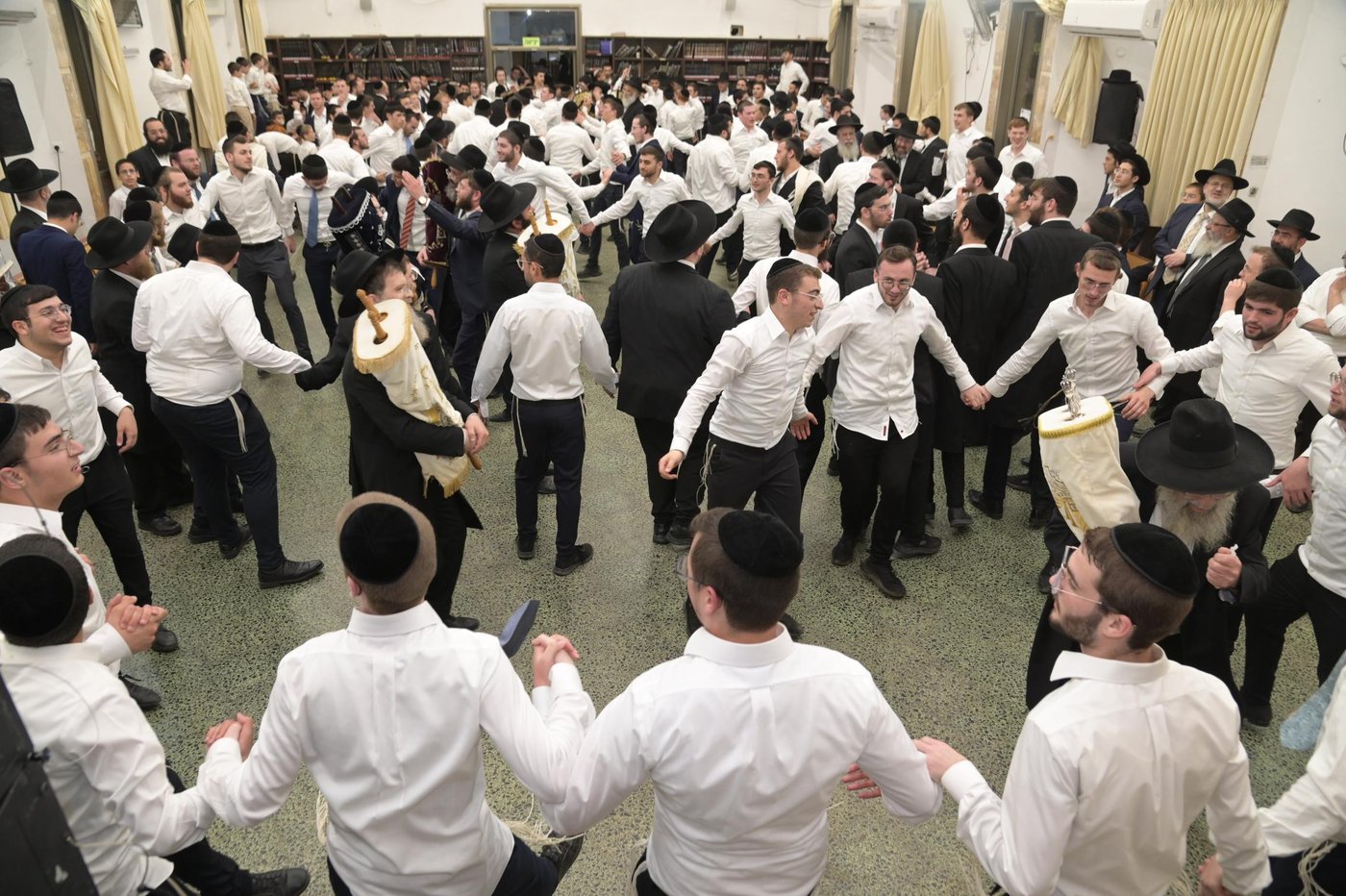 הקפות שניות בישיבת 'שכר שכיר'