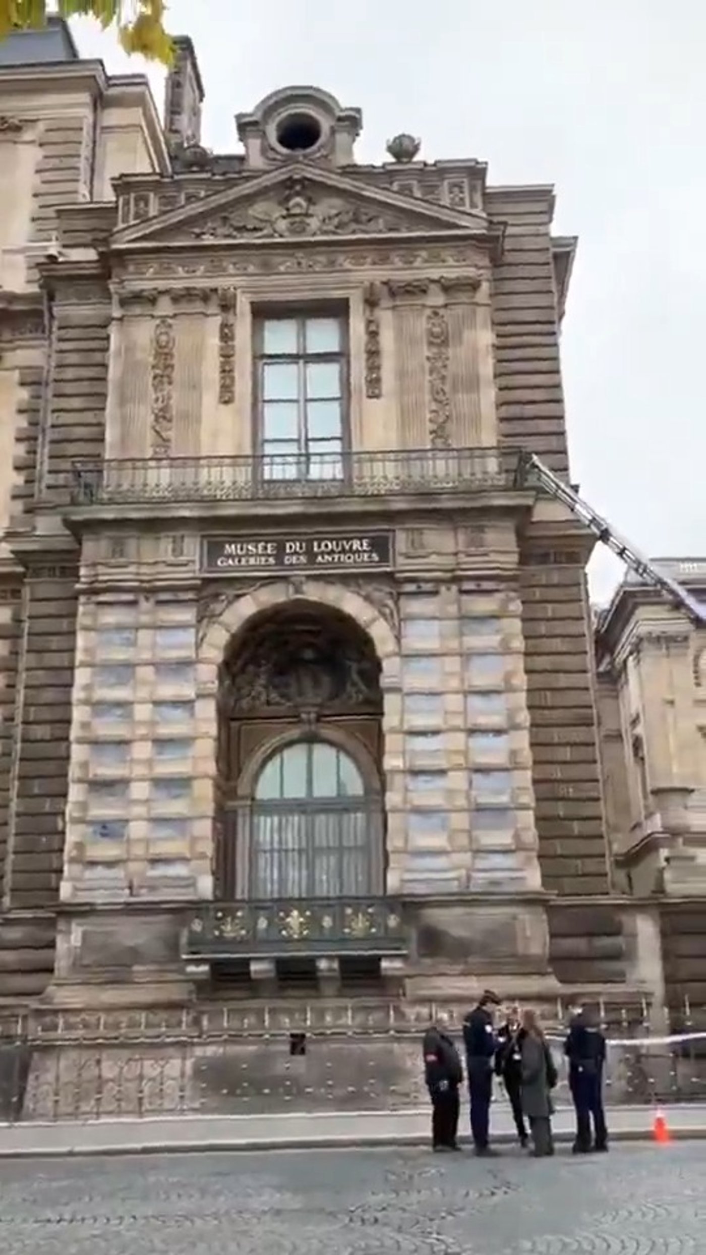 השוד בלובר: פריצת דרך דרמטית בחקירה - חמישה נעצרו הלילה