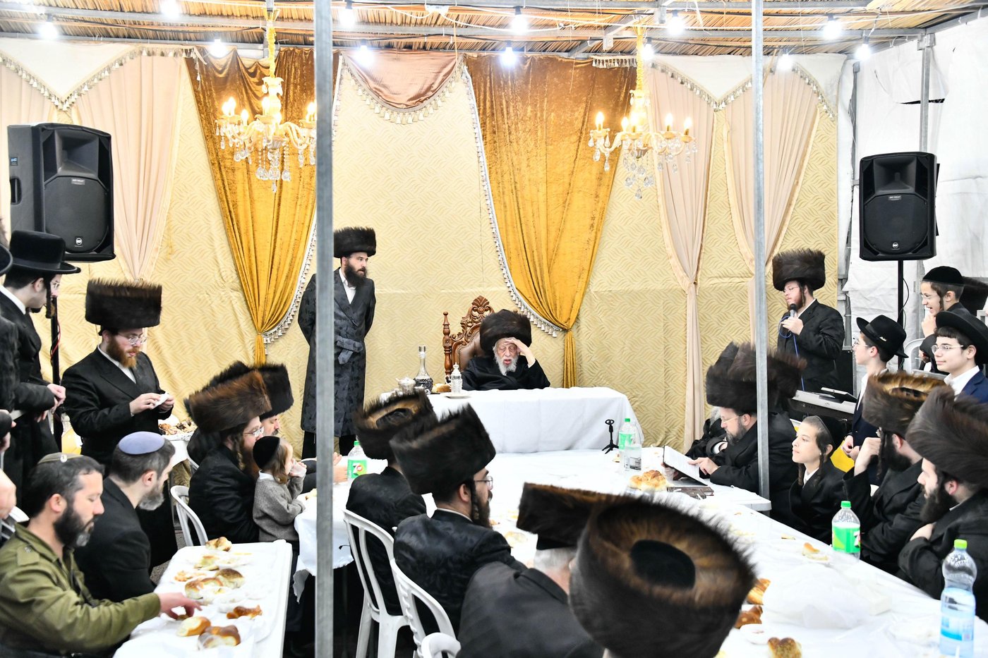 סוכות בחצה"ק קופטשניץ