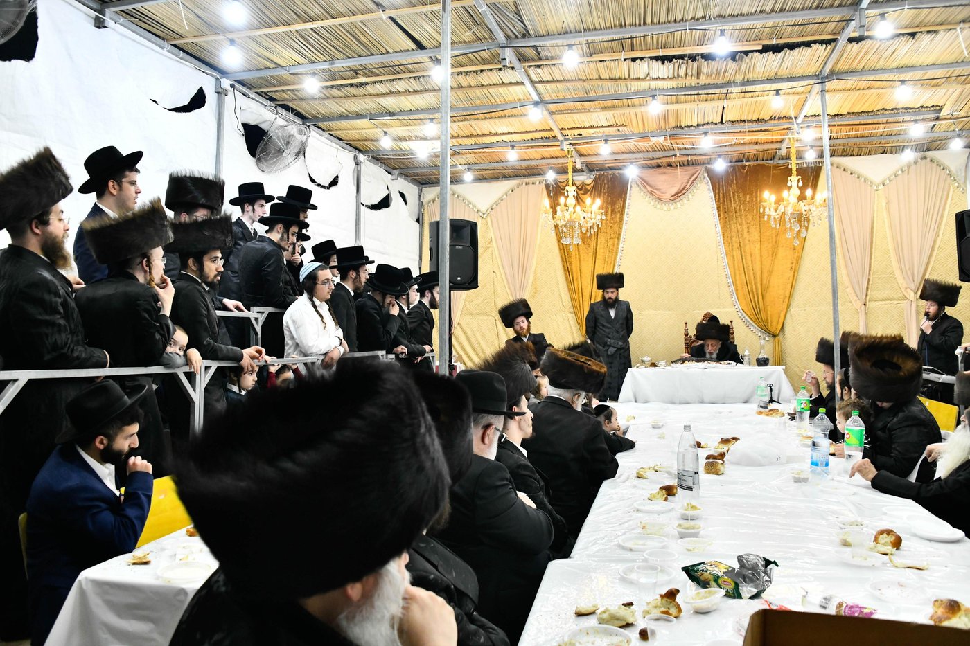 סוכות בחצה"ק קופטשניץ