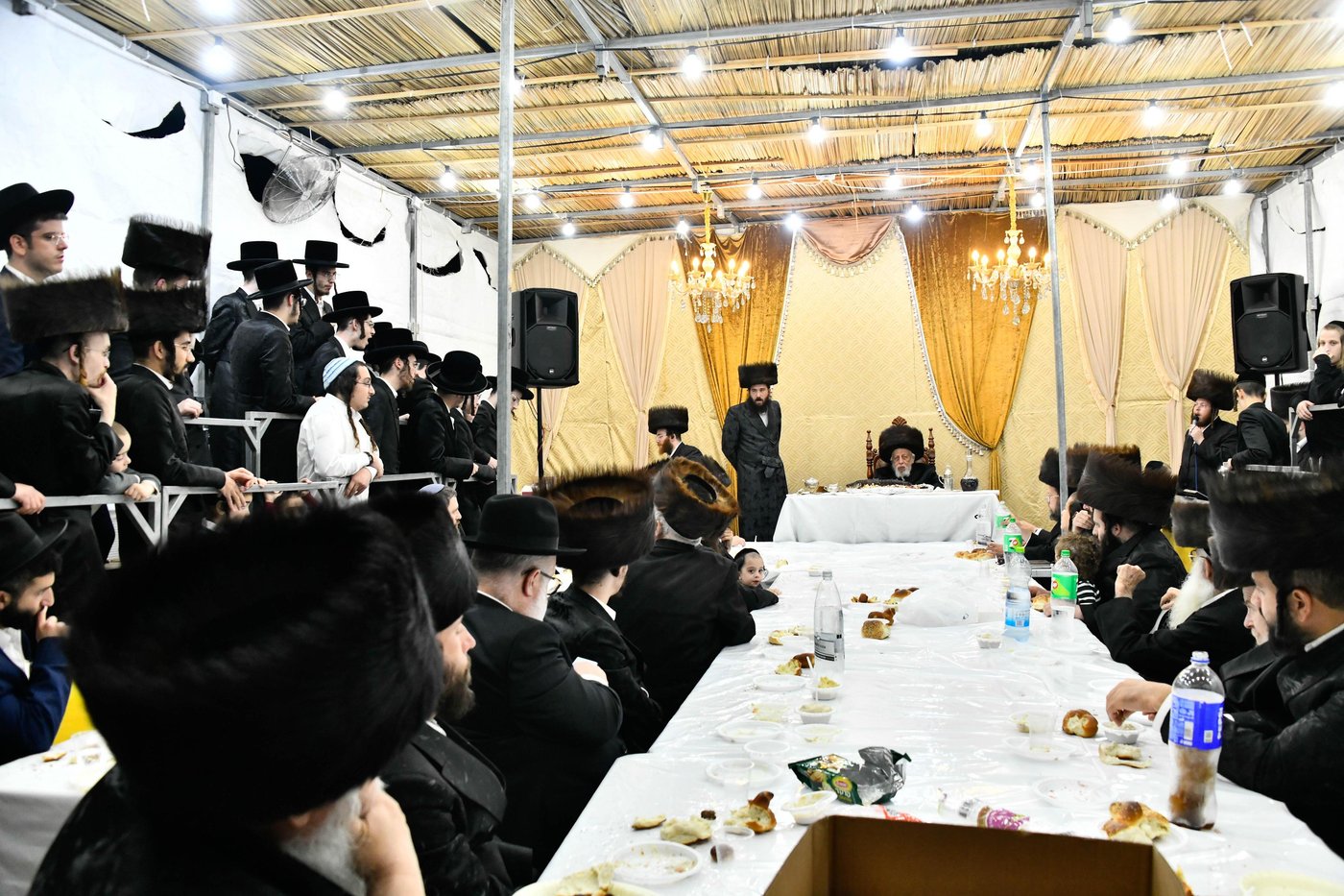 סוכות בחצה"ק קופטשניץ