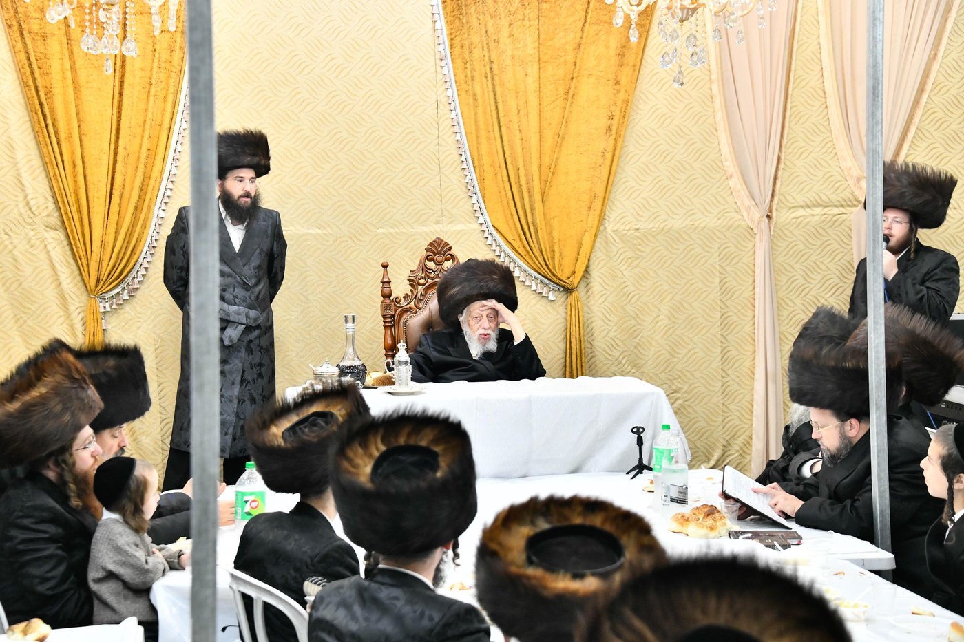 סוכות בחצה"ק קופטשניץ