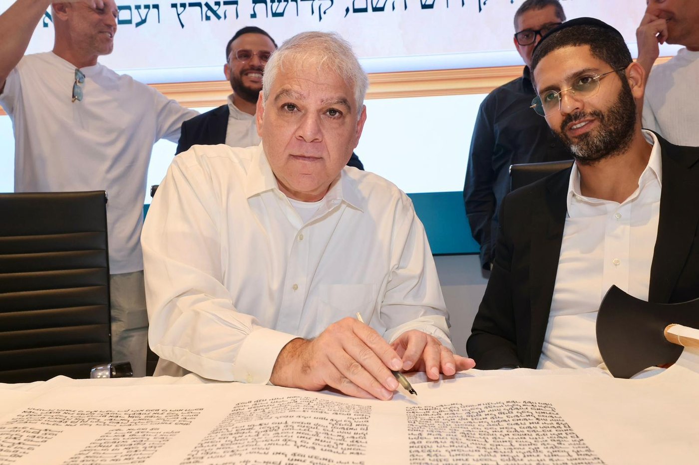 הכנסת ספר תורה לבית הכנסת שבמטה חברת ׳רכבת ישראל׳