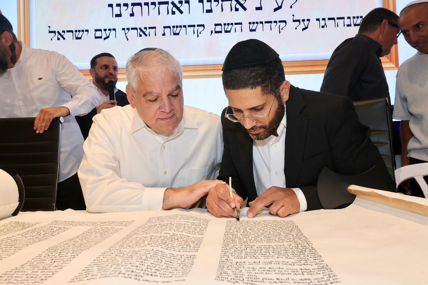 הכנסת ספר תורה לבית הכנסת שבמטה חברת ׳רכבת ישראל׳