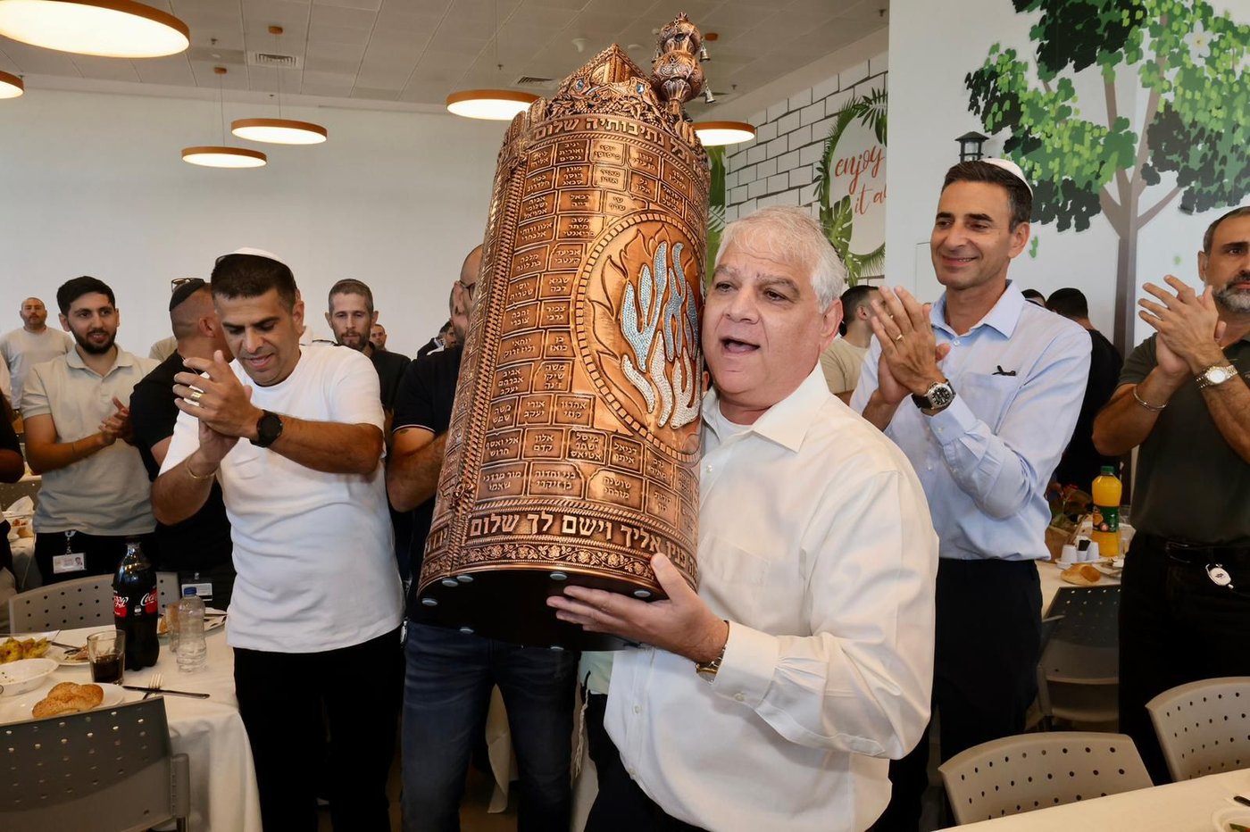 הכנסת ספר תורה לבית הכנסת שבמטה חברת ׳רכבת ישראל׳