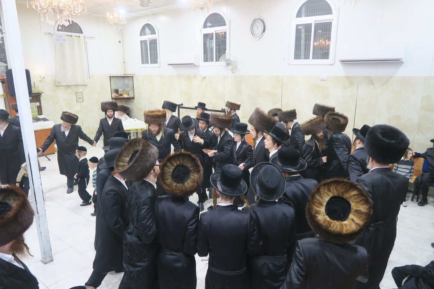 שמחת בית השואבה אצל האדמו"ר המהרי"ד מלעלוב