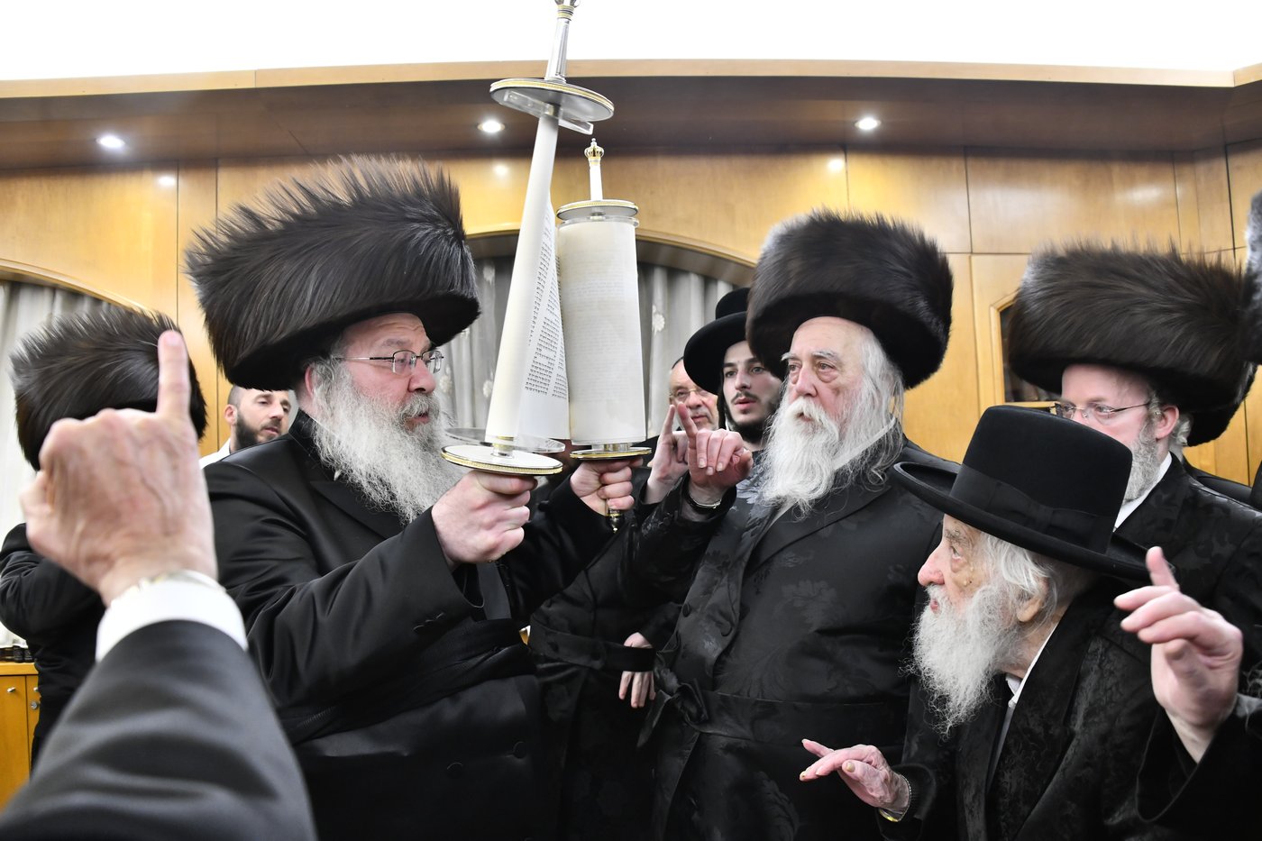 הכנסת ס"ת בנדבורנה