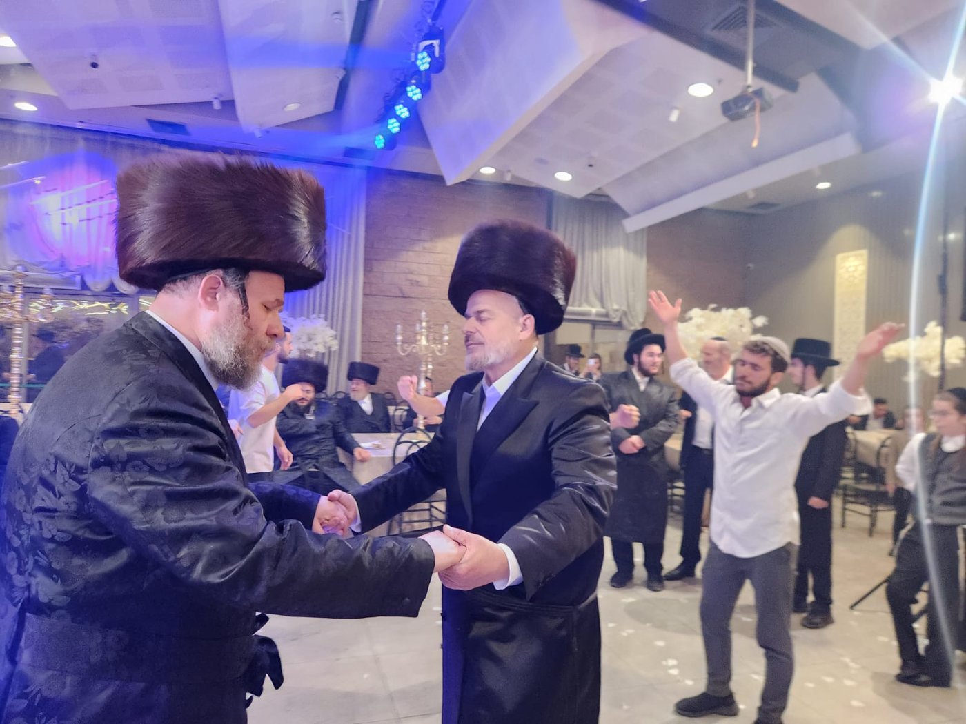 שמחת נישואי בת העסקן ר' ארי קורניצר