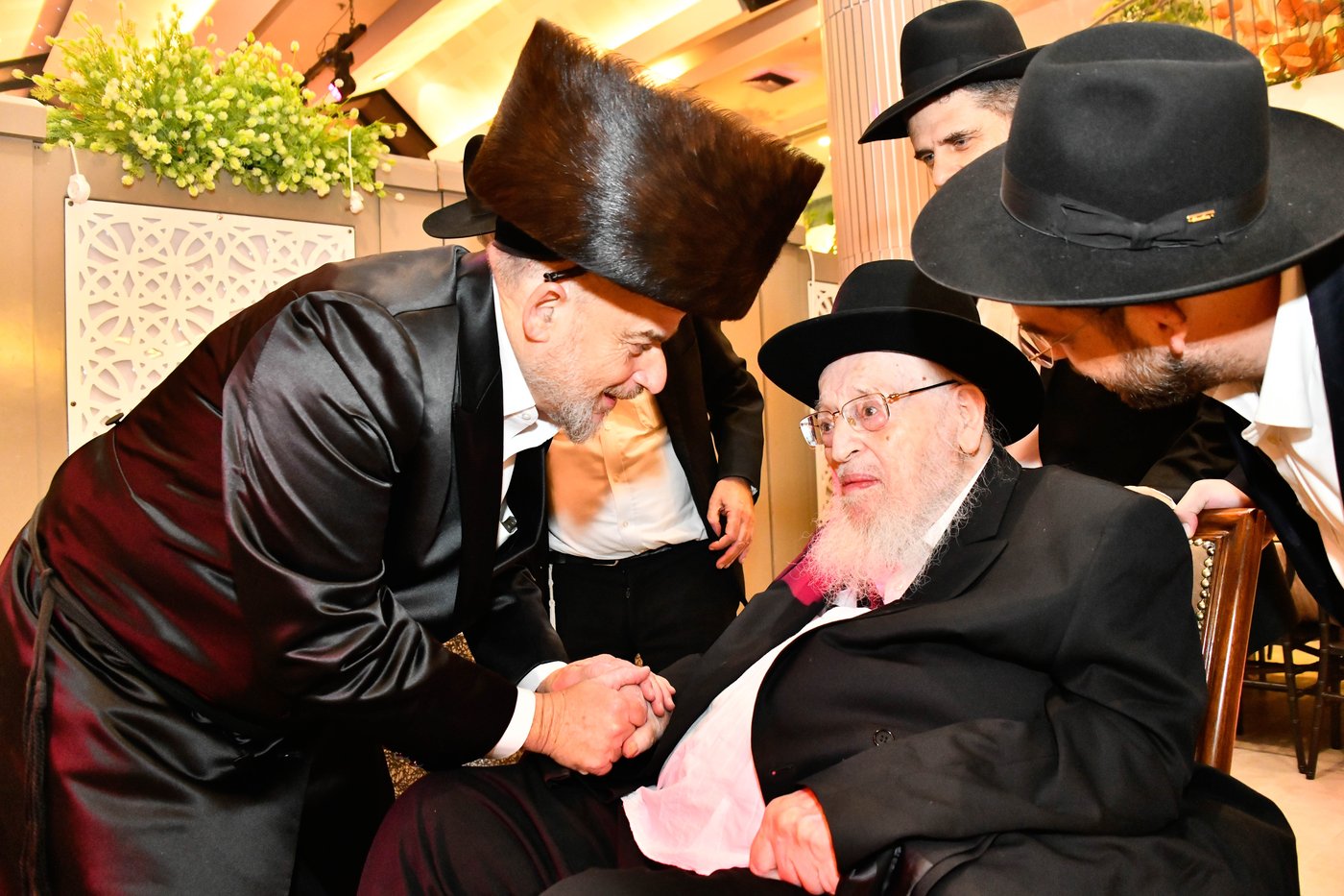 שמחת נישואי בת העסקן ר' ארי קורניצר