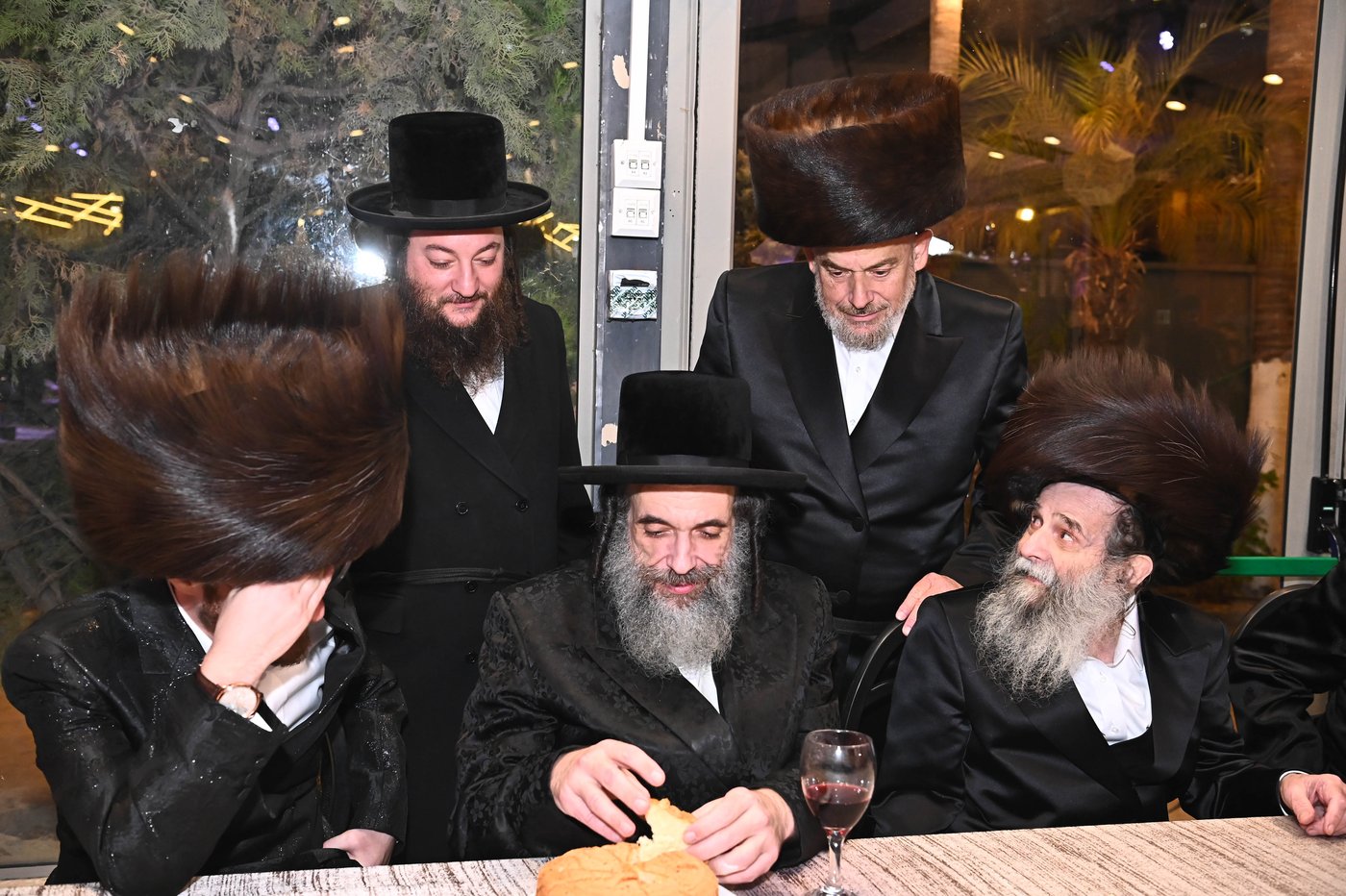 שמחת נישואי בת העסקן ר' ארי קורניצר