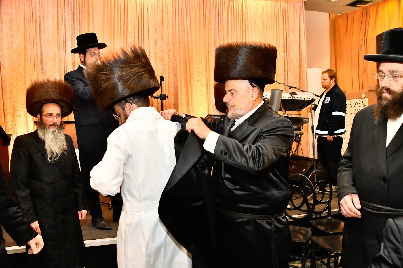 שמחת נישואי בת העסקן ר' ארי קורניצר