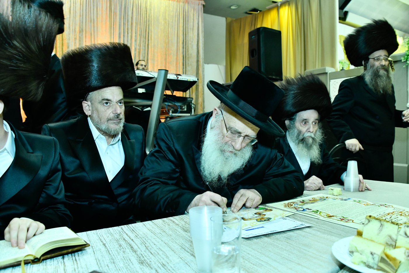 שמחת נישואי בת העסקן ר' ארי קורניצר