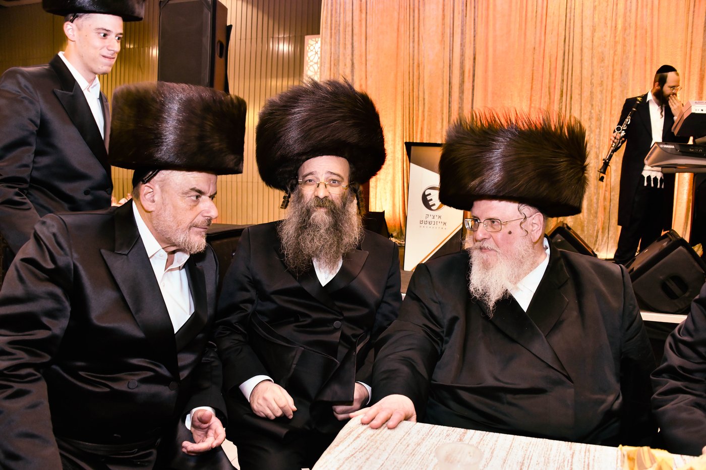 שמחת נישואי בת העסקן ר' ארי קורניצר