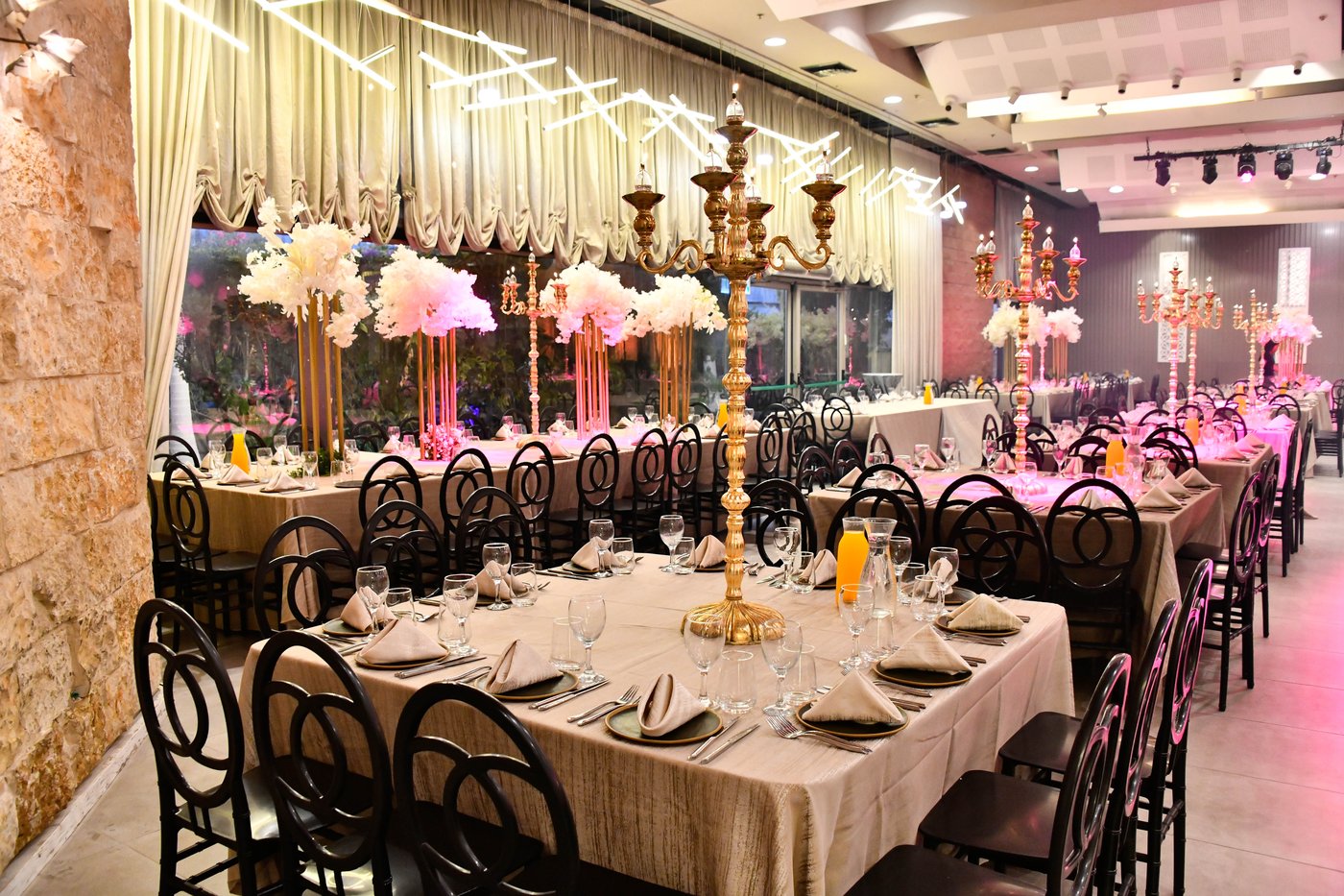 שמחת נישואי בת העסקן ר' ארי קורניצר