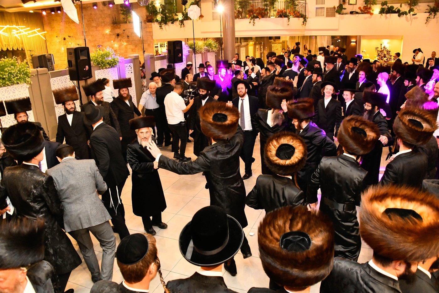 שמחת נישואי בת העסקן ר' ארי קורניצר