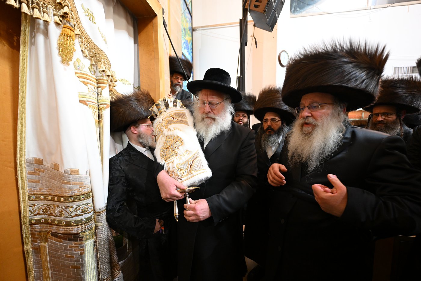 בכתיבת אותיות לס"ת