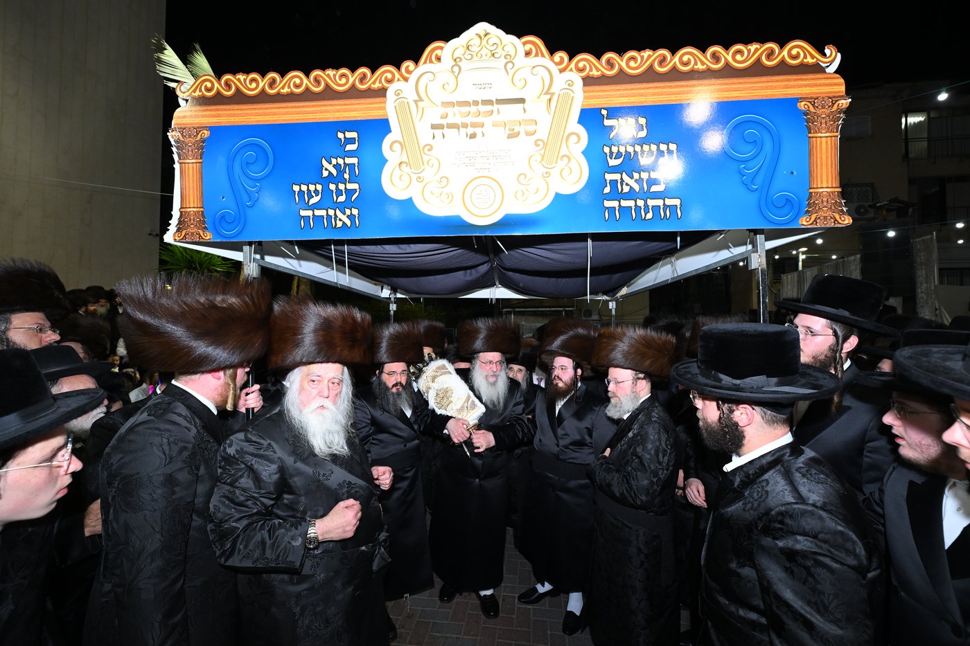 בכתיבת אותיות לס"ת