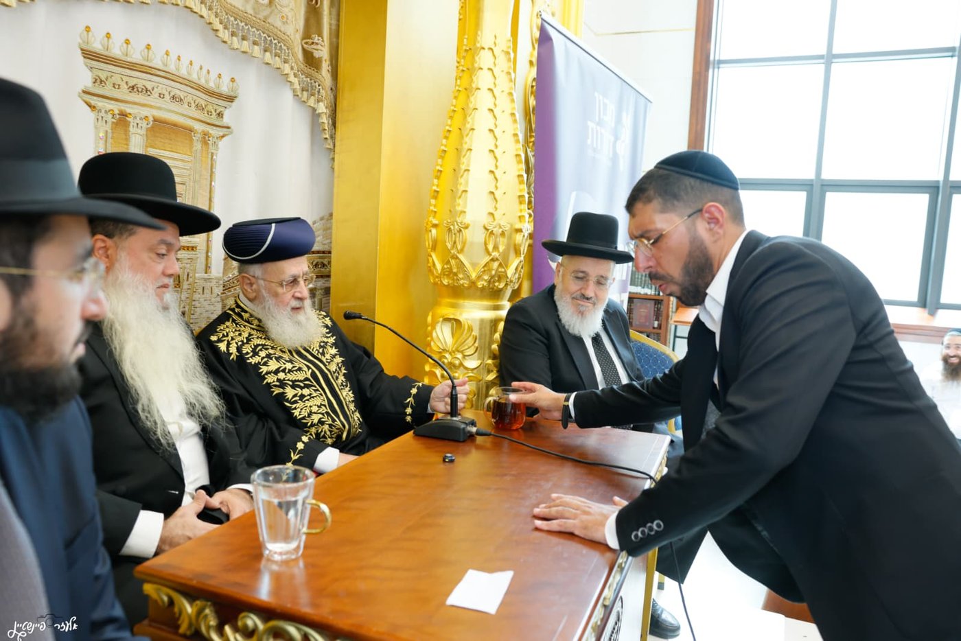 הראשל"צ הגר"י יוסף בביקור במוסדות 'יביע אומר' 