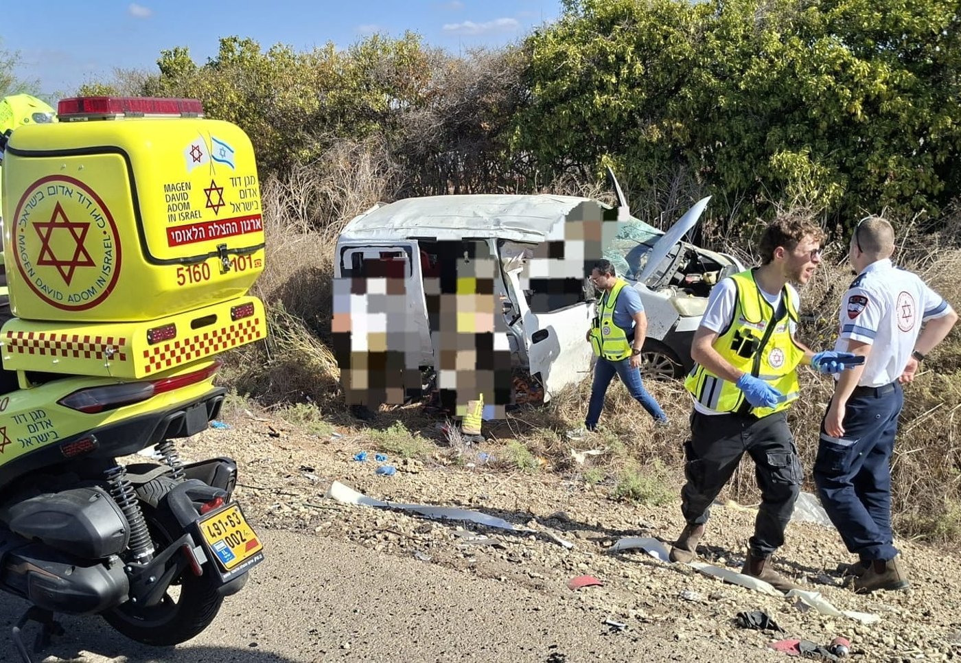 רכב התהפך בכניסה ליישוב החרדי; צעיר פונה במצב קשה עם פגיעת ראש