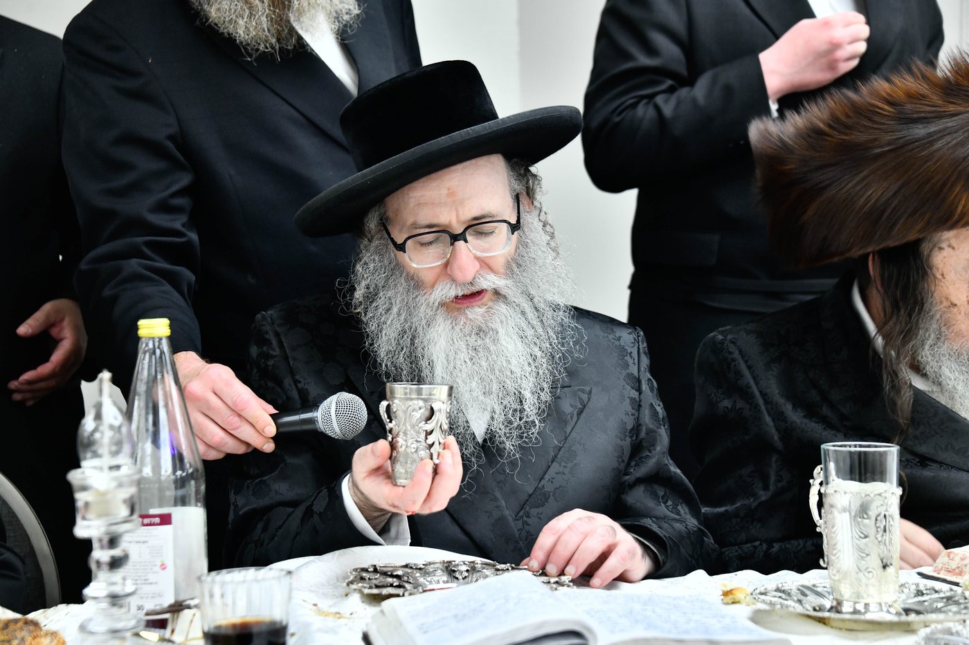 הכהן - האדמו"ר מספינקא בפדיון הבן בחצה"ק מודז'יץ - זוועהיל