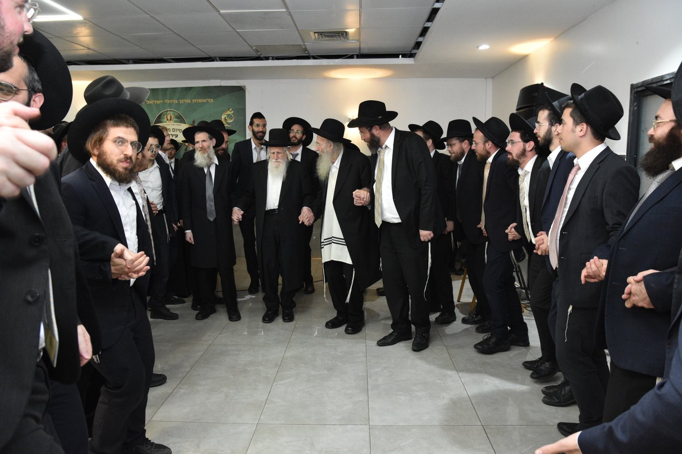 הגר"ע אויערבאך בסיום מסכת עירובין בכולל 'דעת שמואל'