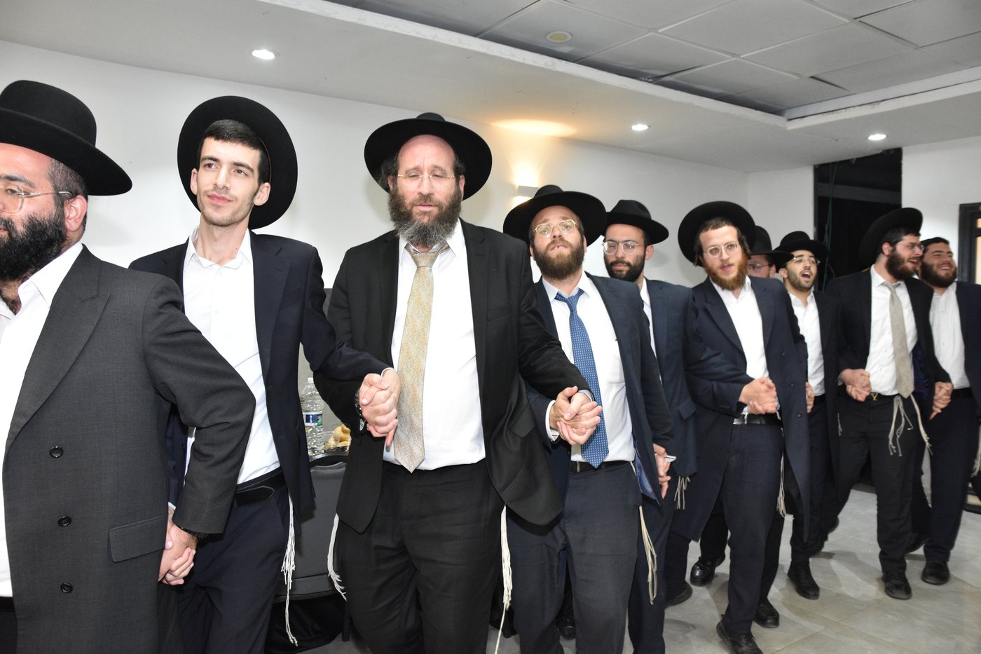 הגר"ע אויערבאך בסיום מסכת עירובין בכולל 'דעת שמואל'