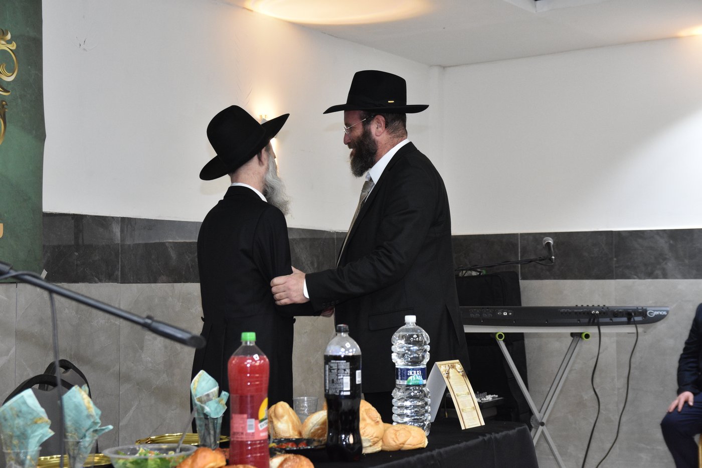 הגר"ע אויערבאך בסיום מסכת עירובין בכולל 'דעת שמואל'