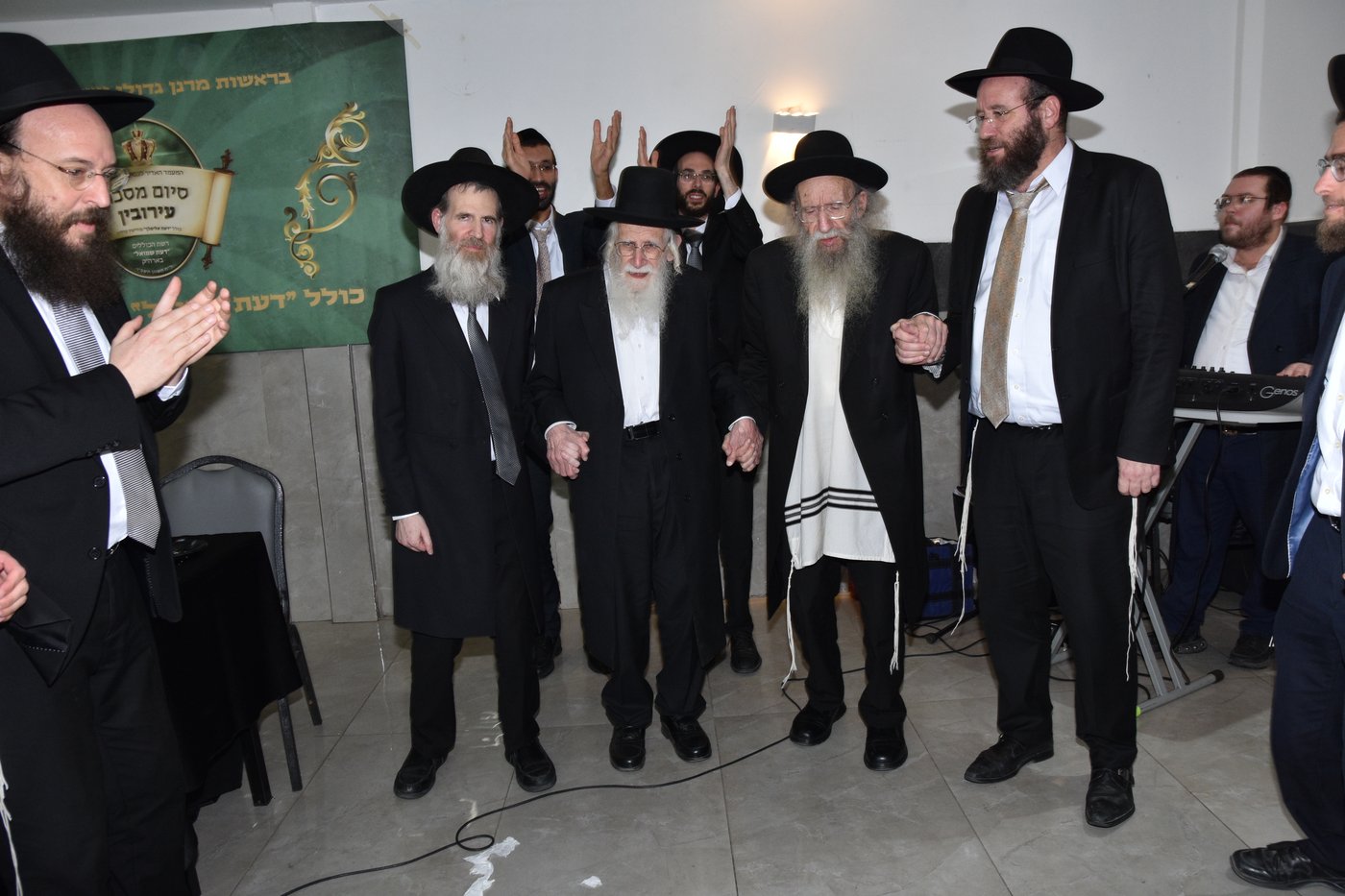 הגר"ע אויערבאך בסיום מסכת עירובין בכולל 'דעת שמואל'