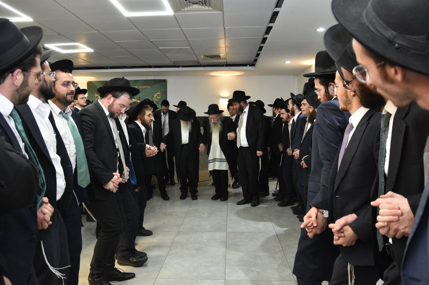 הגר"ע אויערבאך בסיום מסכת עירובין בכולל 'דעת שמואל'