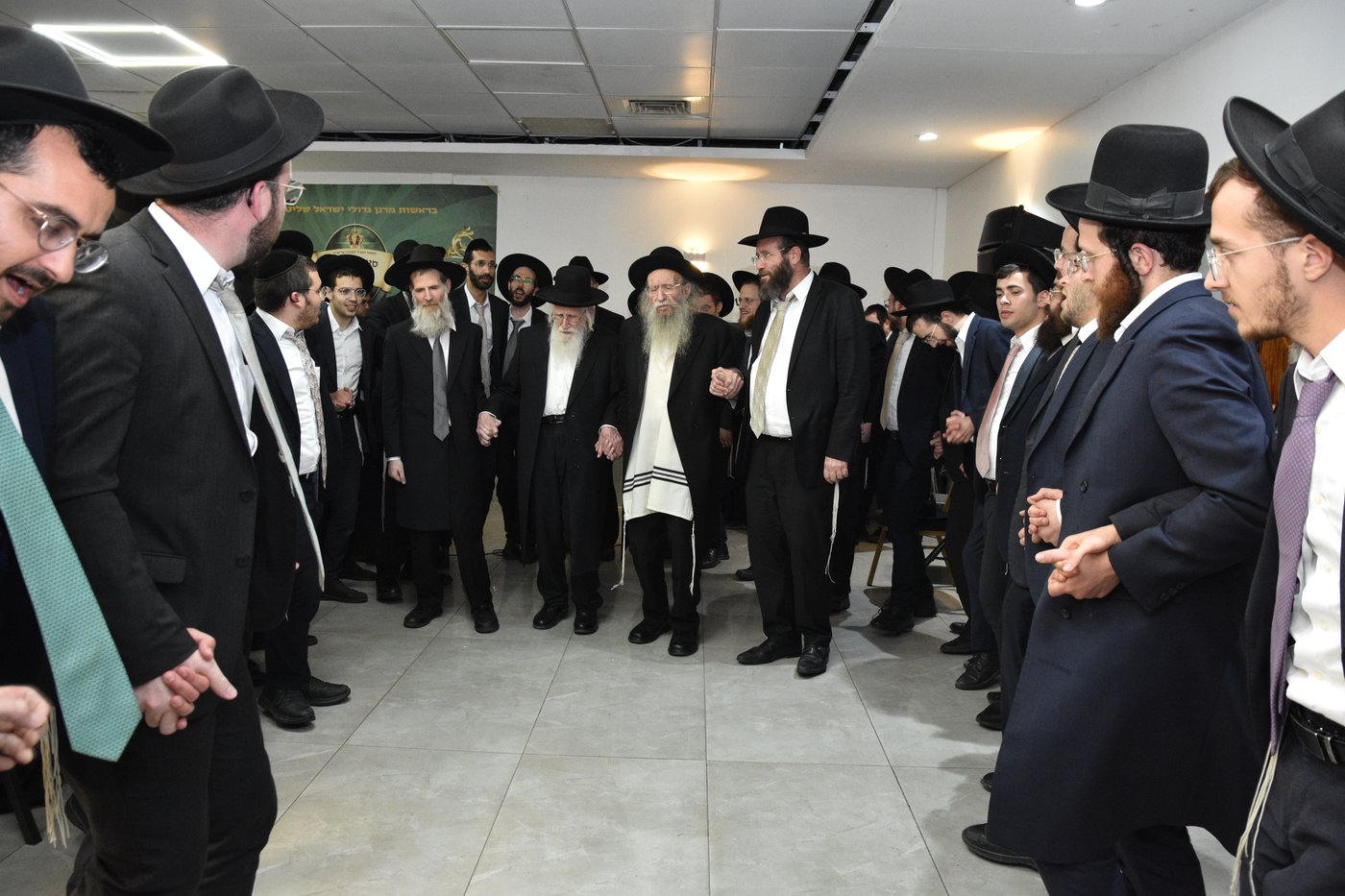 הגר"ע אויערבאך בסיום מסכת עירובין בכולל 'דעת שמואל'