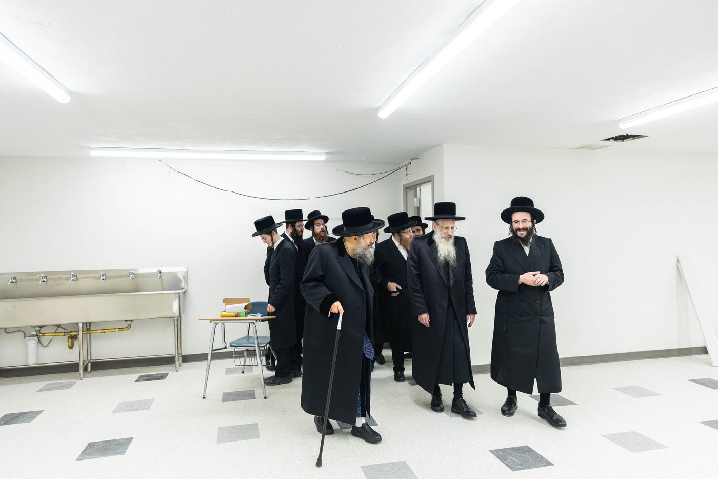 מעמד קביעת מזוזה בבנייני הישיבות בחצה"ק באבוב 45