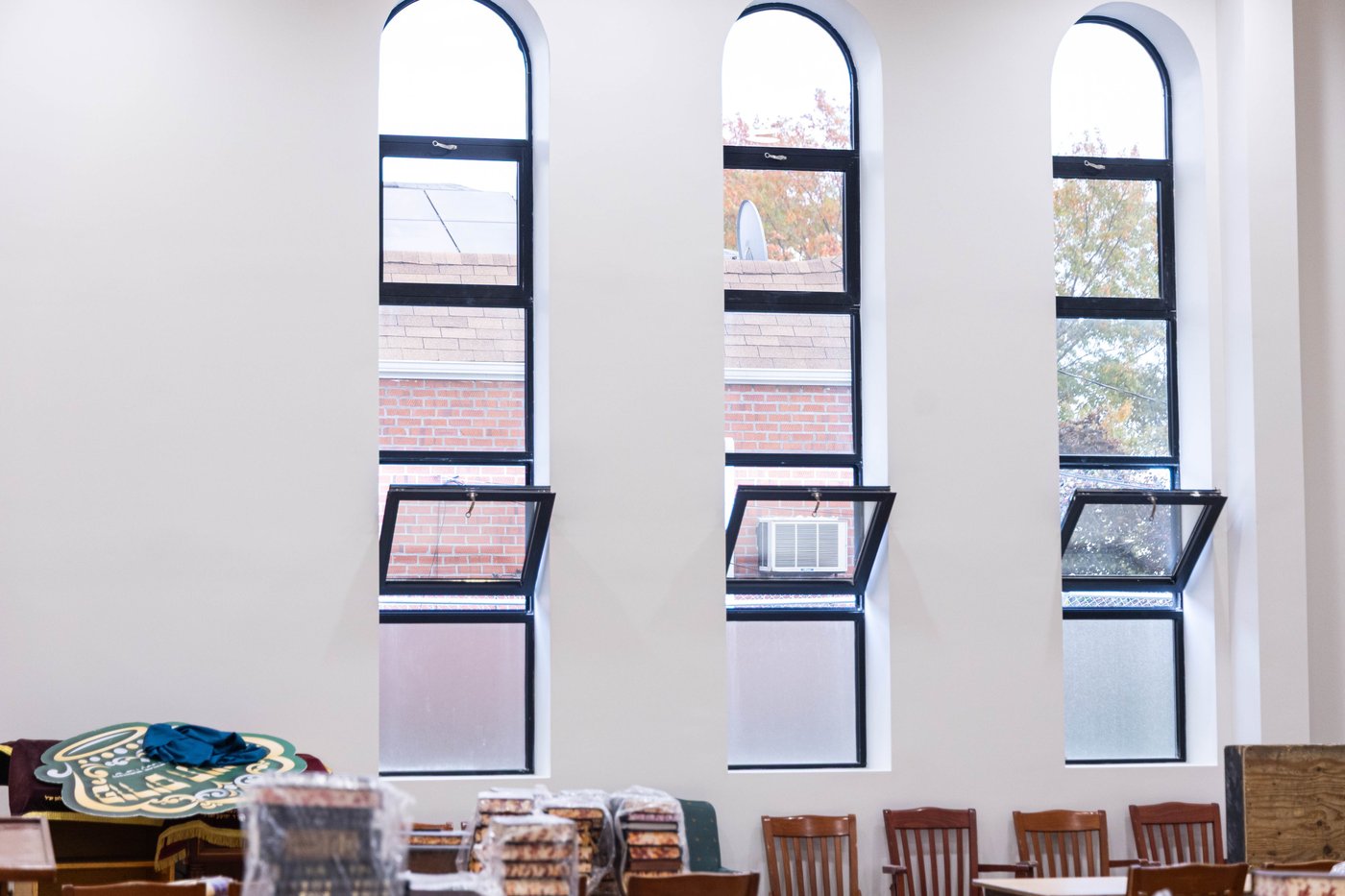 מעמד קביעת מזוזה בבנייני הישיבות בחצה"ק באבוב 45