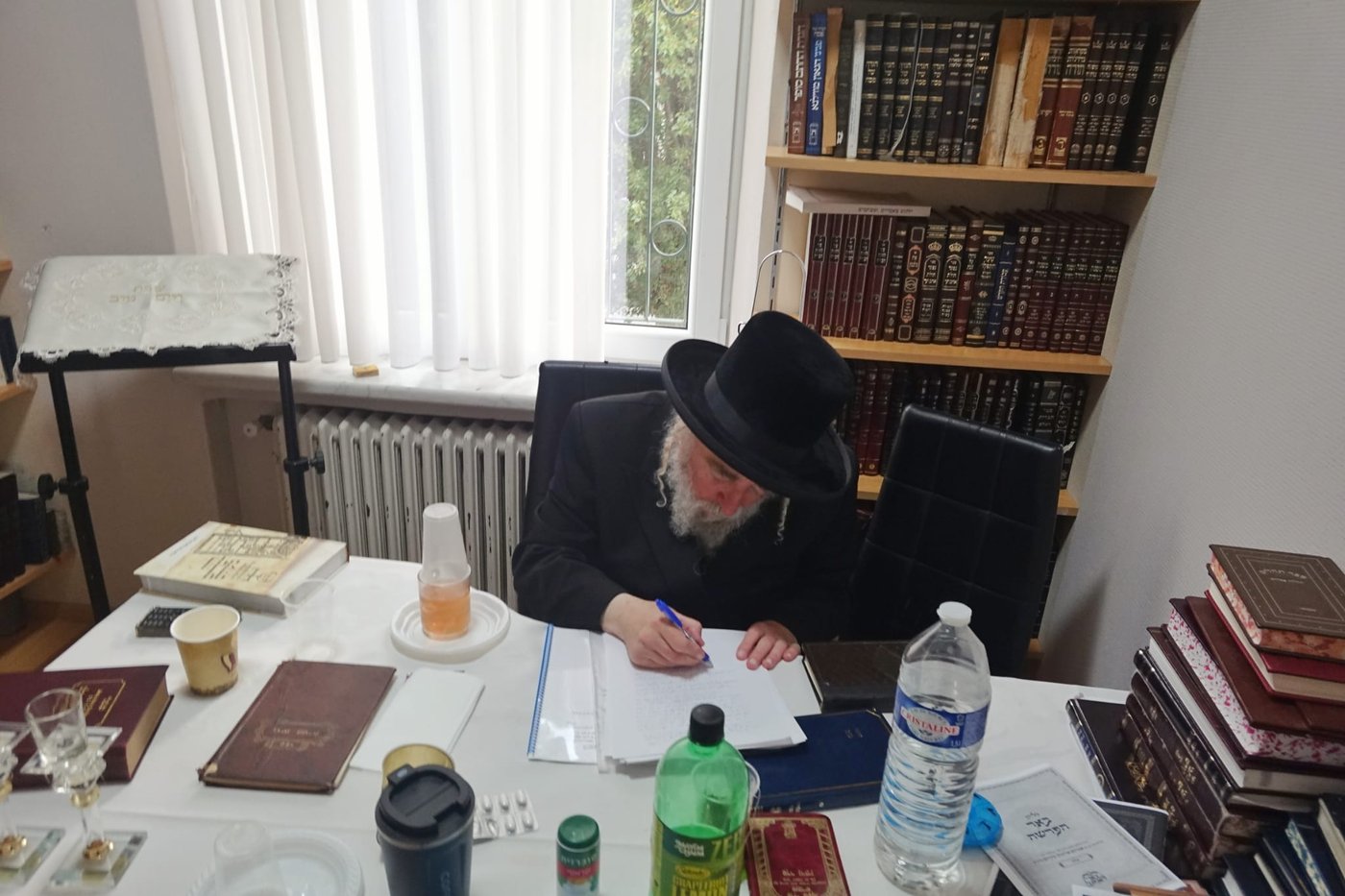 הגה"צ רבי יצחק משה ארלנגר בביקור באנטווערפן