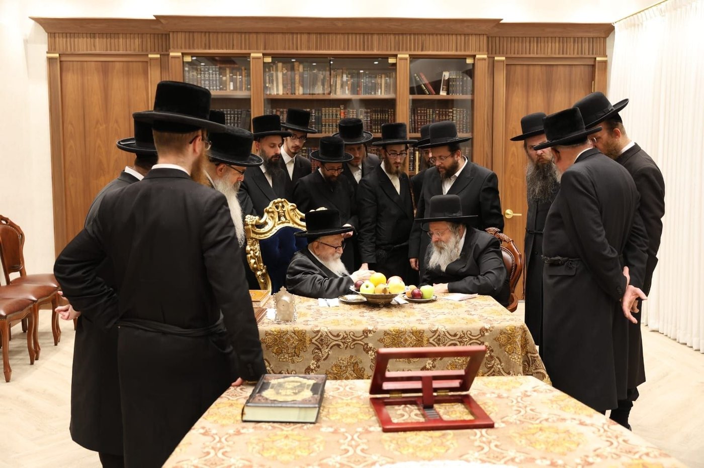 הרה"צ רבי נחמיה אלתר בביקור אצל האדמו"ר מסקווירא