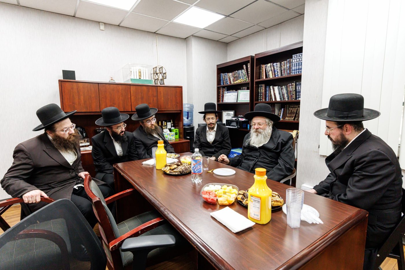 הרה"צ רבי נחמיה אלתר בביקור במתיבתא 'אמרי אמת' בב"פ