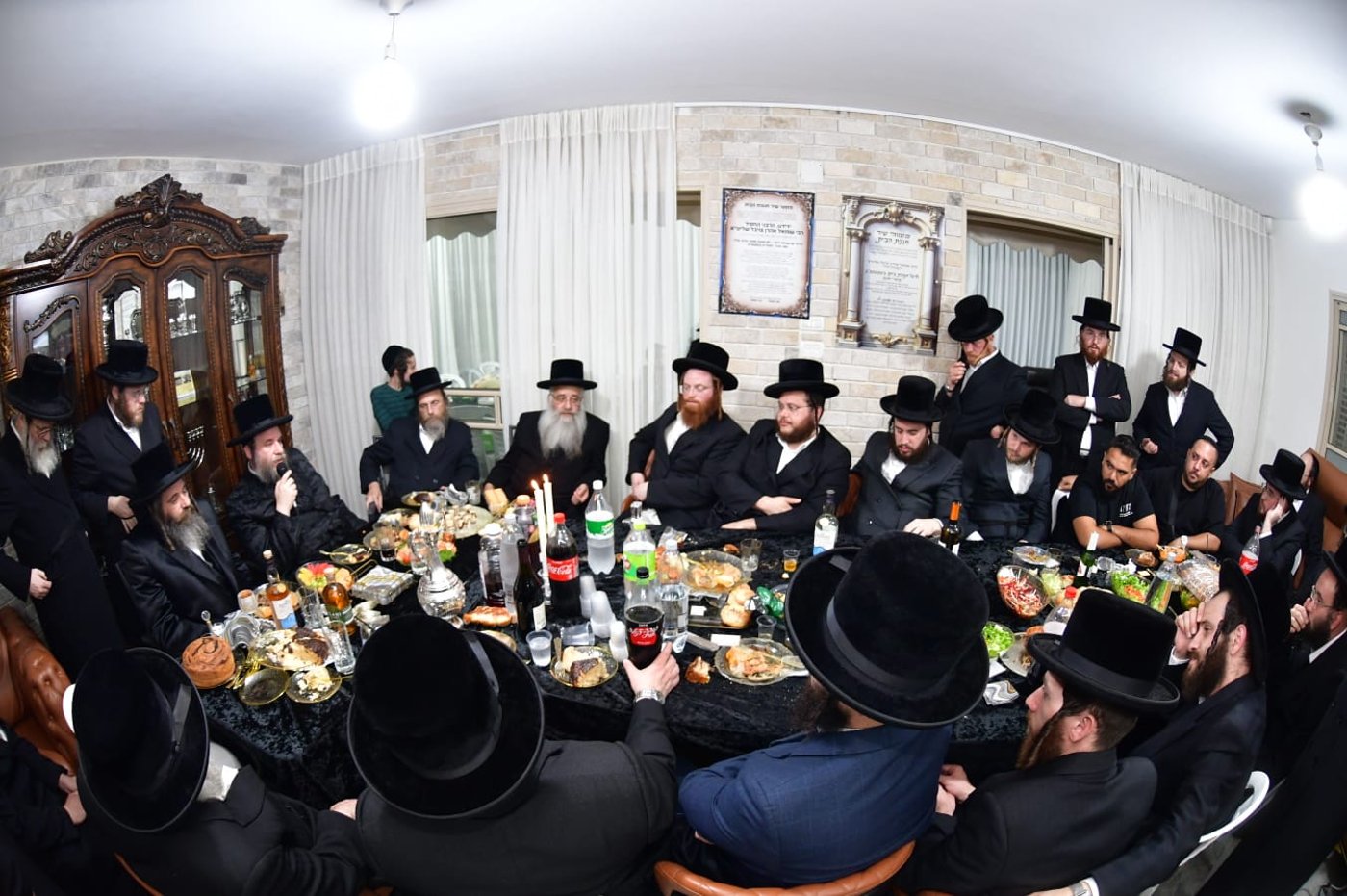 קביעת מזוזות אצל ר' שמואל אהרן צויבל